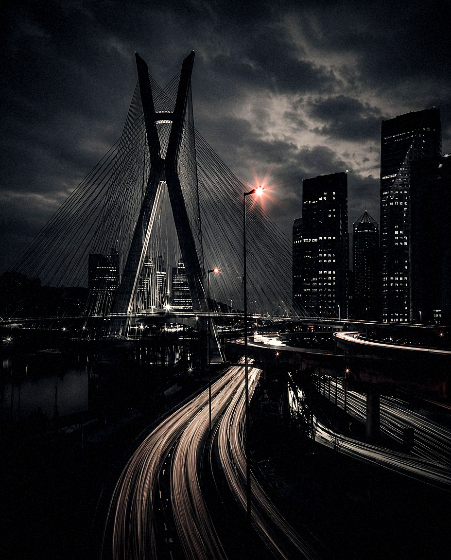 São Paulo · Ponte Estaiada em tratamento editorial monocromático